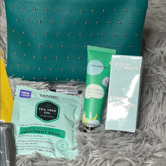 Beauty Bundle & Ipsy Bag Combo GLOW ON 5TH Vit C Serum & Self Care Set Teal Stud - Picture 5 of 11